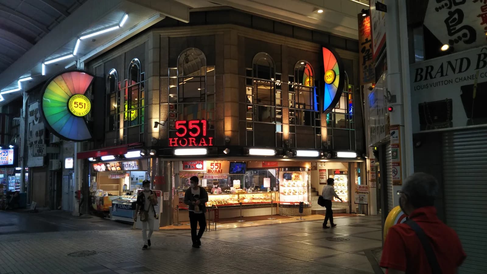 551 Horai main store on Ebisubashi-suji, photographed in 2020