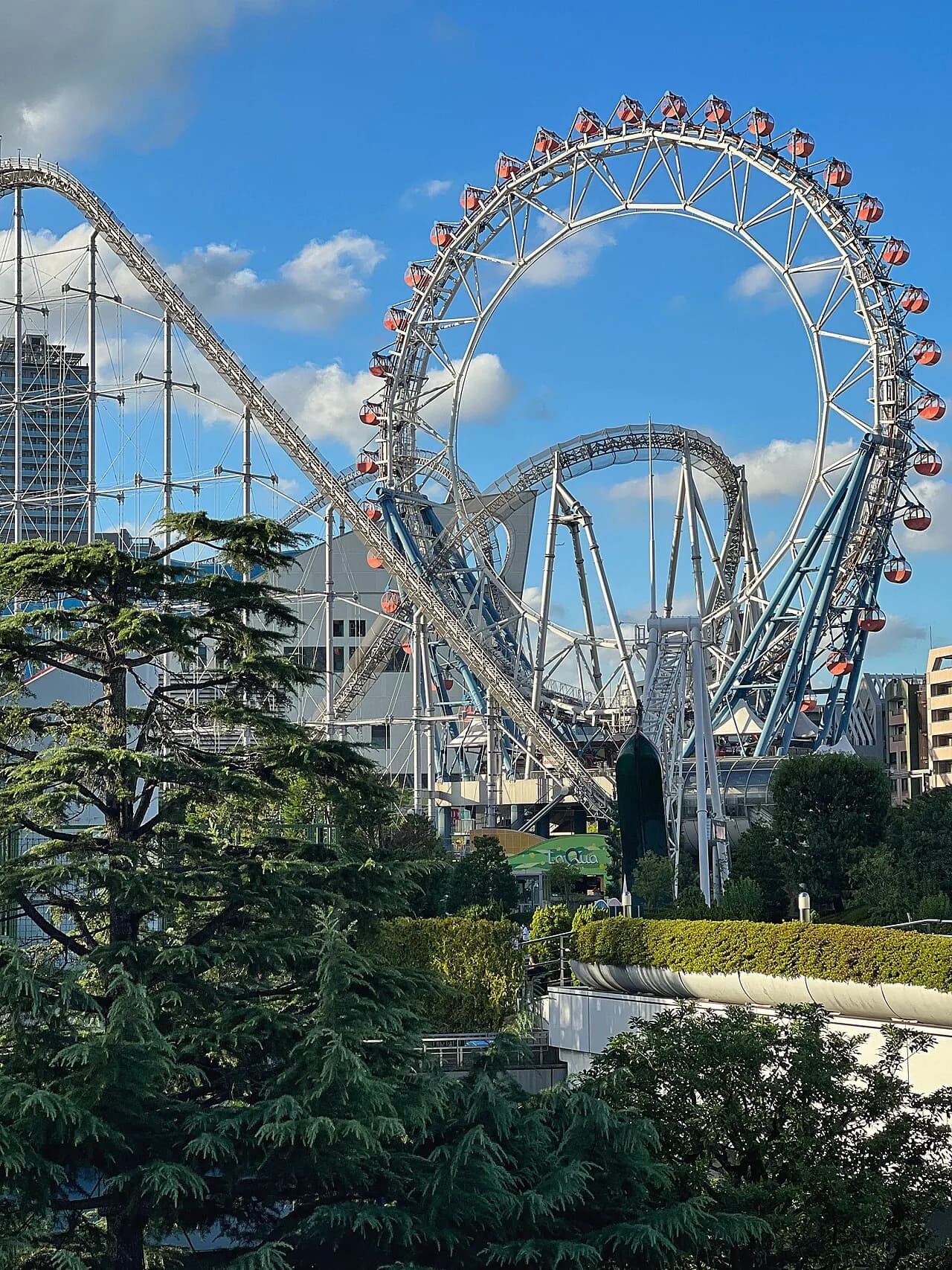 Ferris wheel and rides at Tokyo Dome City