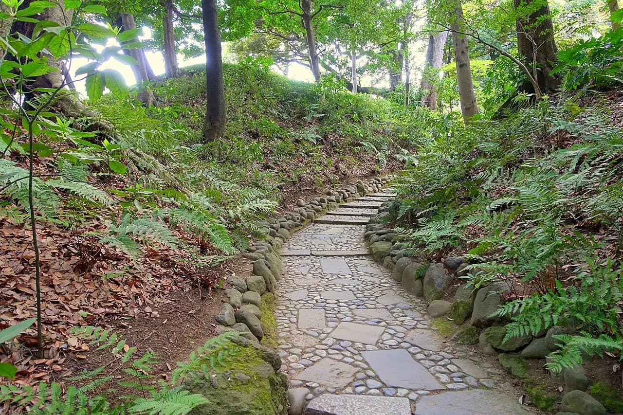 Garden path at Koishikawa Korakuen